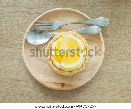Picture of lemon tart that decorate with lemon slice on top