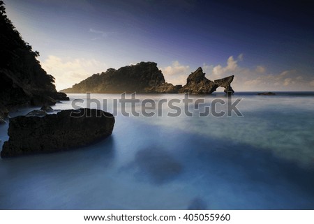 beautiful beaches and a large rock in the middle of the sea
location Nusa Penida Island Bali