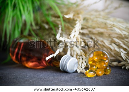 Extracting rice bran. Through a Selection of the best rice Royalty-Free Stock Photo #405642637