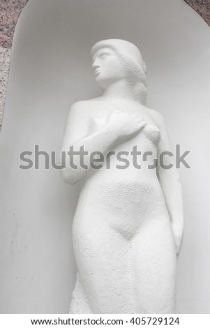 White statue of a women in antique style