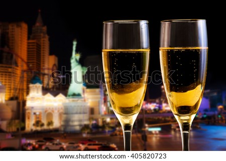 Close-up picture of two champagne glasses