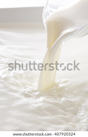 Milk, pour