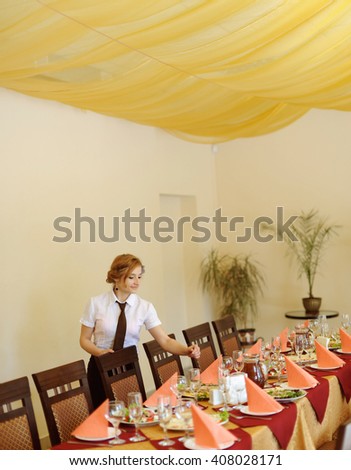 the waiter in the restaurant near served table