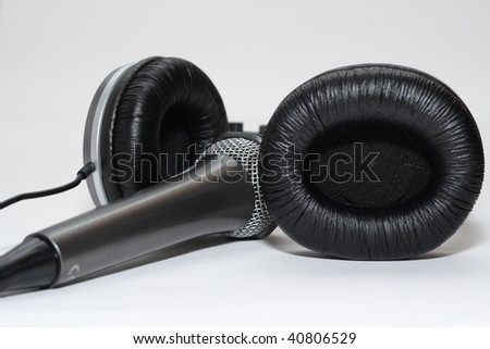Headphones and microphone