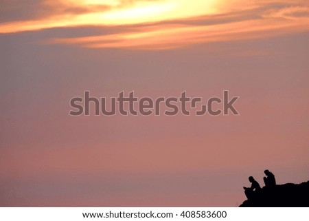 minimal silhouette two people on the sea