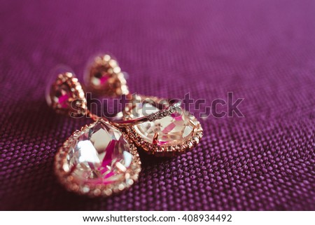 wedding gold earring for a beautiful bride