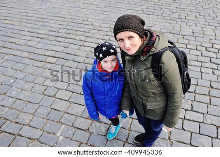  The mother and little daughter, walk around the city during family travel. 
