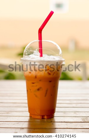 iced milk tea : Focus only part of the picture