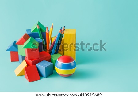 Creative play with wooden building block and colored pencils