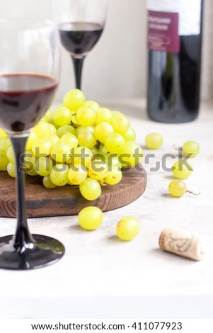 Green grapes and red wine on table