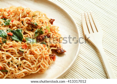 Instant noodles, fried pork, and vegetables