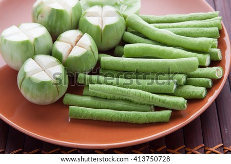 Thai eggplant and Organic cowpea beans 