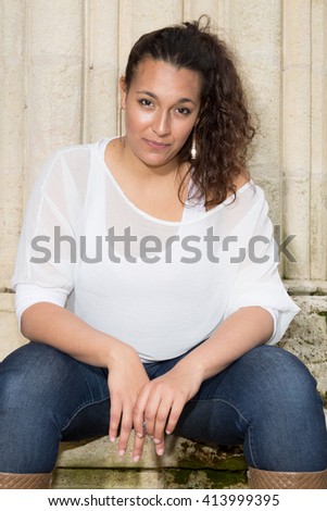 Picture of young woman in jeans posing 
