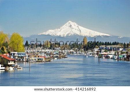 A view from hayden island at Portland