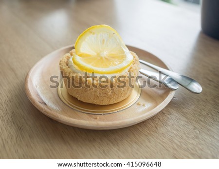 Picture of lemon tart that decorate with lemon slice on top