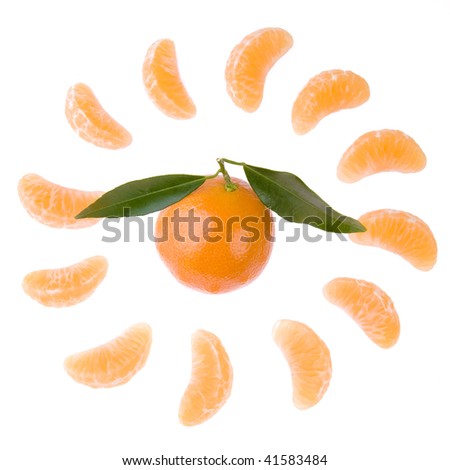 Orange clock with the hours marked with clementine slices