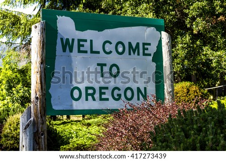 Welcome to Oregon state sign on highway upon entering state border of Oregon