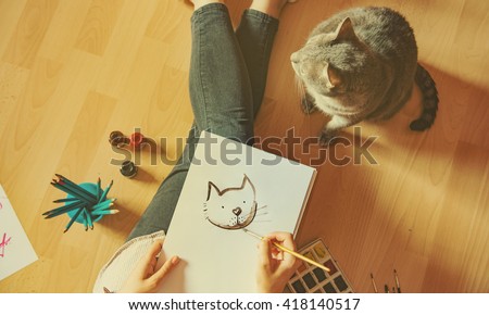 Creative studio: girl drawing her cat.