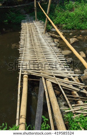 The bridge is made with bamboo, bamboo bridges, bamboo, wood, natural bridge.