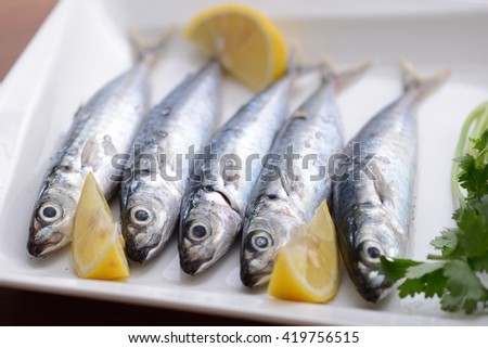 Fresh sardines with parsley and lemon slices