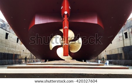 ship stern and propeller at drydock Royalty-Free Stock Photo #420327604