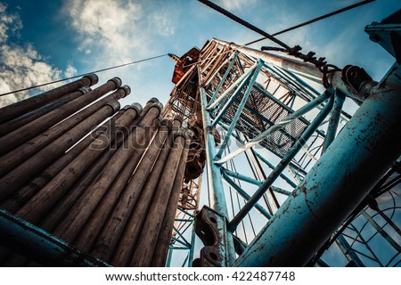 drilling rig Royalty-Free Stock Photo #422487748
