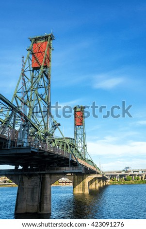 Vertical view of the Hawthorne Bridge in downtown Portland, Oregon