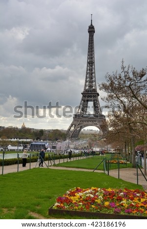 The Eiffel tower seen from the Trocadero park