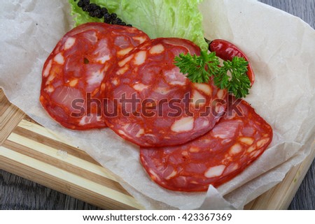 Chorizo sausage with pepper and salad leaves