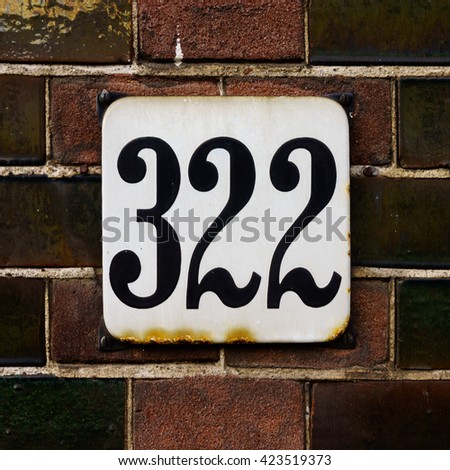 Enameled house number three hundred and twenty two.