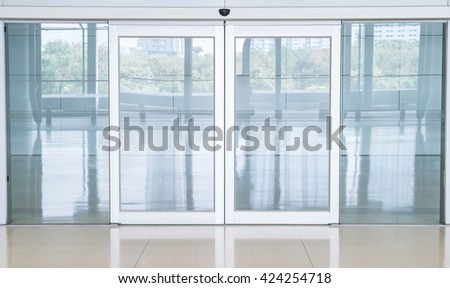 empty closed door Royalty-Free Stock Photo #424254718