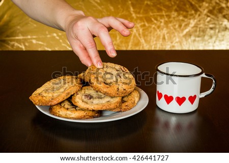 Swiss chocolate chips cookies arranged on a table