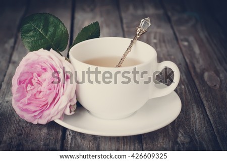 Tea and roses in the Shabby Chic style