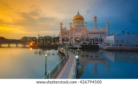 Sultan Omar Ali Saifuddin Mosque, Brunei Darussalam Royalty-Free Stock Photo #426794500