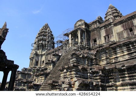 Lost grandeur of the city, Angkor Wat 