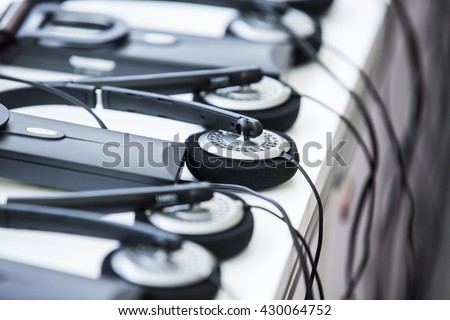 headphones used for simultaneous translation equipment (simultaneous interpretation equipment)