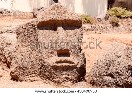 Photo Picture of a Classic Style Moai Mask