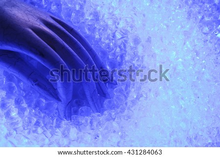 BEAUTIFUL ABSTRACT TOP ANGLE IMAGE OF A FAKE HAND , SMALL GLASSES , COLORFUL HIGHLIGHTS , BEAUTIFUL PASTEL COLORS