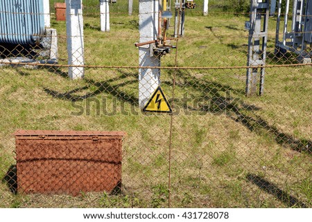 Electric fence warning sign to prevent electric shock