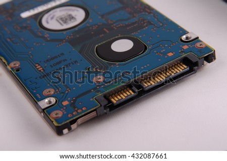 Notebook HDD is changing the SSD disk drive, IT specialist fast flash hard