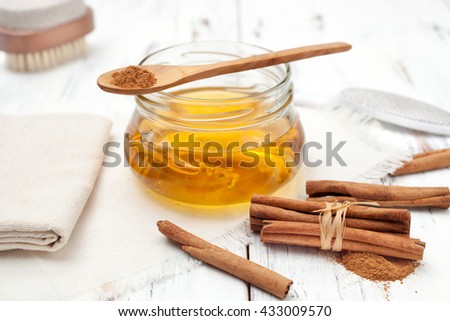 recipes for home-made cosmetics made from honey and cinnamon Royalty-Free Stock Photo #433009570