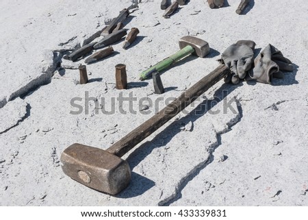 stonemason tools used to split the stone