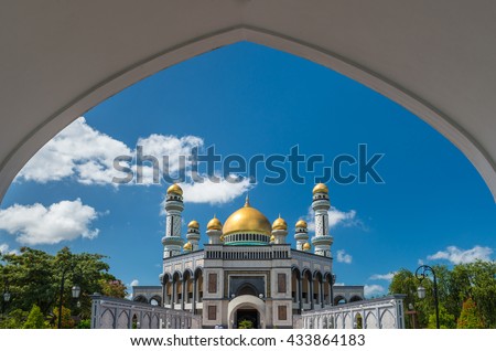 Jame'Asr Hassanil Bolkiah Mosque in Bandar Seri Begawan, Brunei.