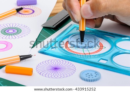 Drawing the spirograph pattern with spirograph kit