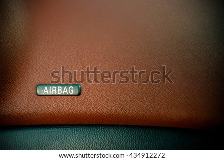 The word "Airbag" is written on a car's dashboard