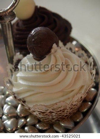 Cupcakes on stand