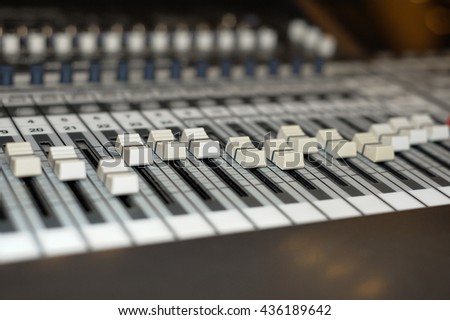 Studio sound mixer