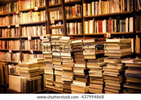 lot of used books in the bookstore Royalty-Free Stock Photo #437994868