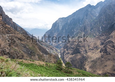 Landscape of Tiger Leaping Gorge took pictures from trail on the top of the mountain .