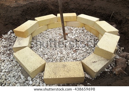 Step by step making of a fire pit using yellow aluminous bricks in the garden